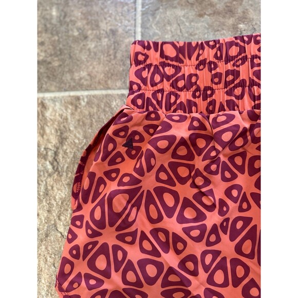 Vitality x Cosmopolitan Vista Shorts Wildberry Size Small - Picture 8 of 10